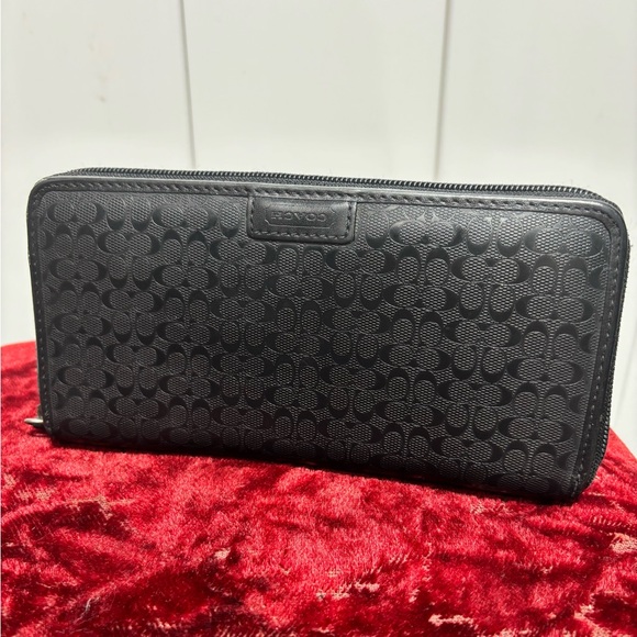 Coach black kissing Cs long accordion wallet - Picture 1 of 5